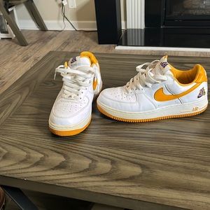 NIKE AIR FORCE 1 LOW RETRO LA